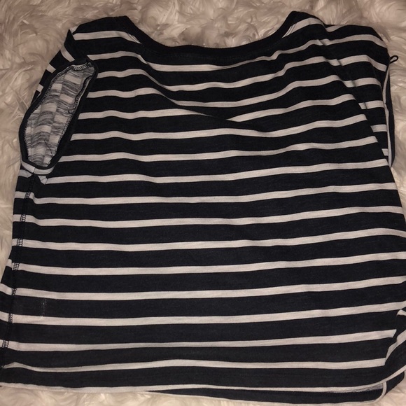 cute cropped tee - Picture 2 of 2